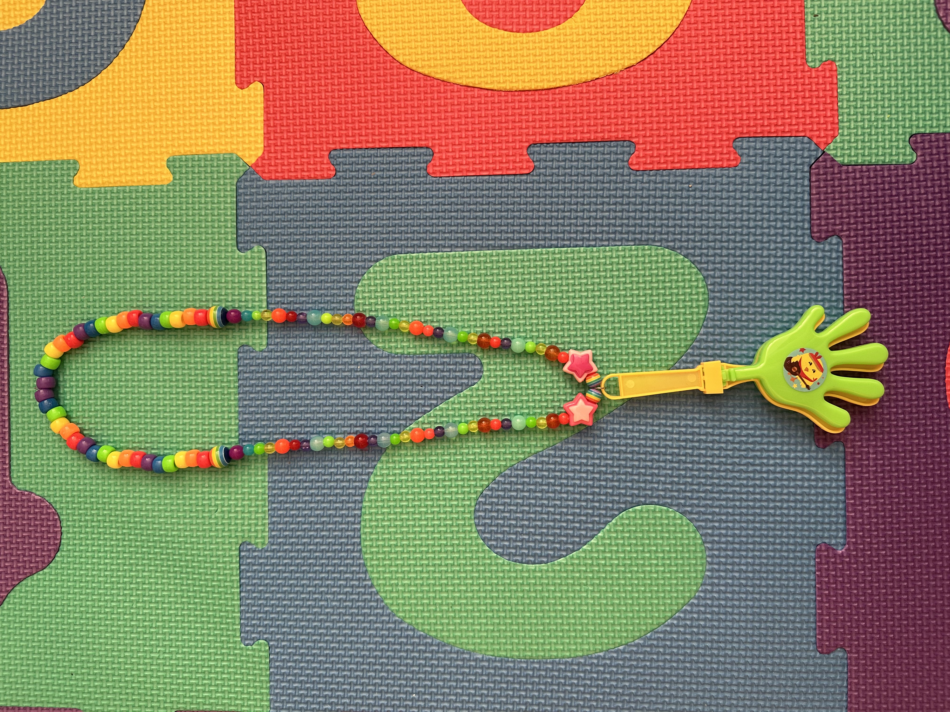 Hand Clapper Green/Yellow Necklace